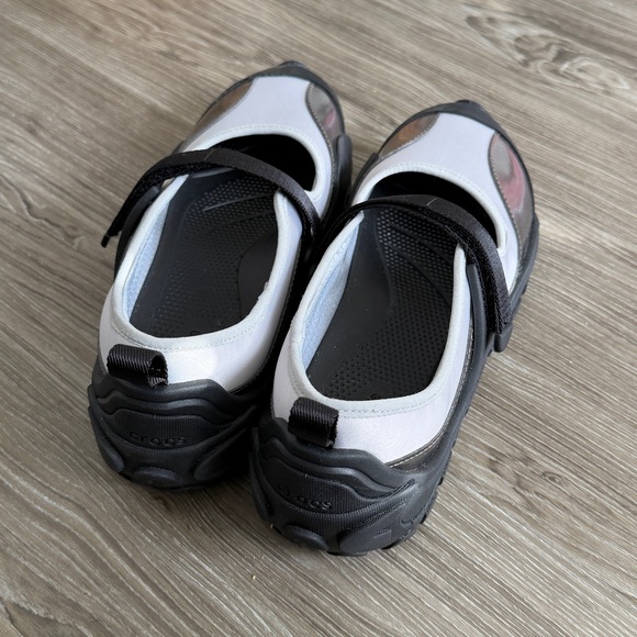 CROCS EXP Terre Mary Jane Ballet Sneaker in Black / Silver Metallic Blue, Size 9 - Picture 9 of 11